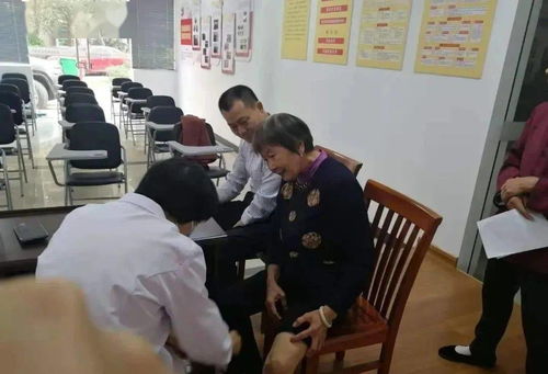 公益體檢進(jìn)社區(qū)，健康服務(wù)暖人心——我縣開展新時代文明實踐活動側(cè)記