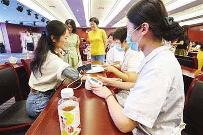 守護(hù)職場健康，服務(wù)暖企心——記“健康義診進(jìn)企業(yè)”專項咨詢服務(wù)活動